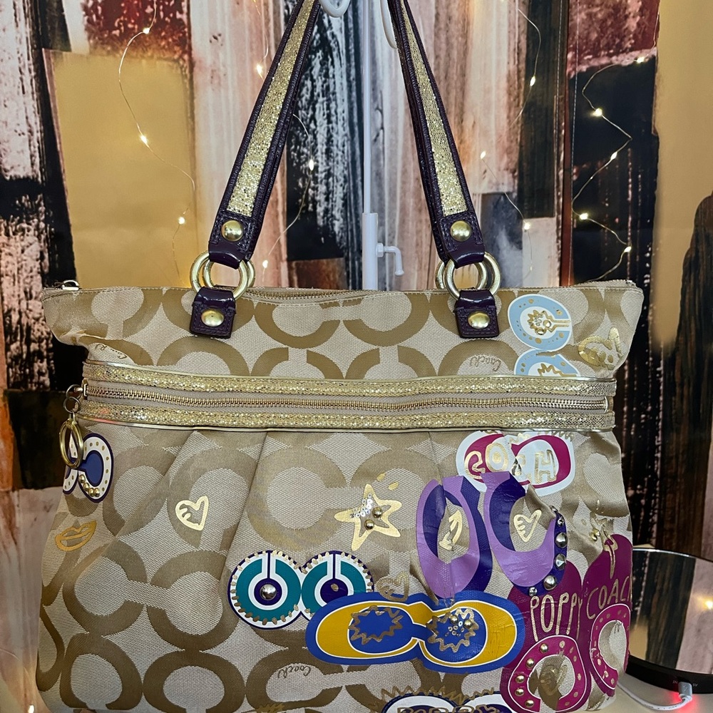 COPY - EUC LARGEST COACH POPPY SATCHEL BAG!